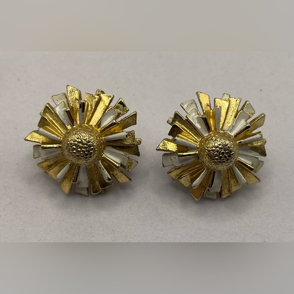 3 for $30 Vintage Gold Tone and White Enamel Floral Design Clip On Earrings - Picture 4 of 8